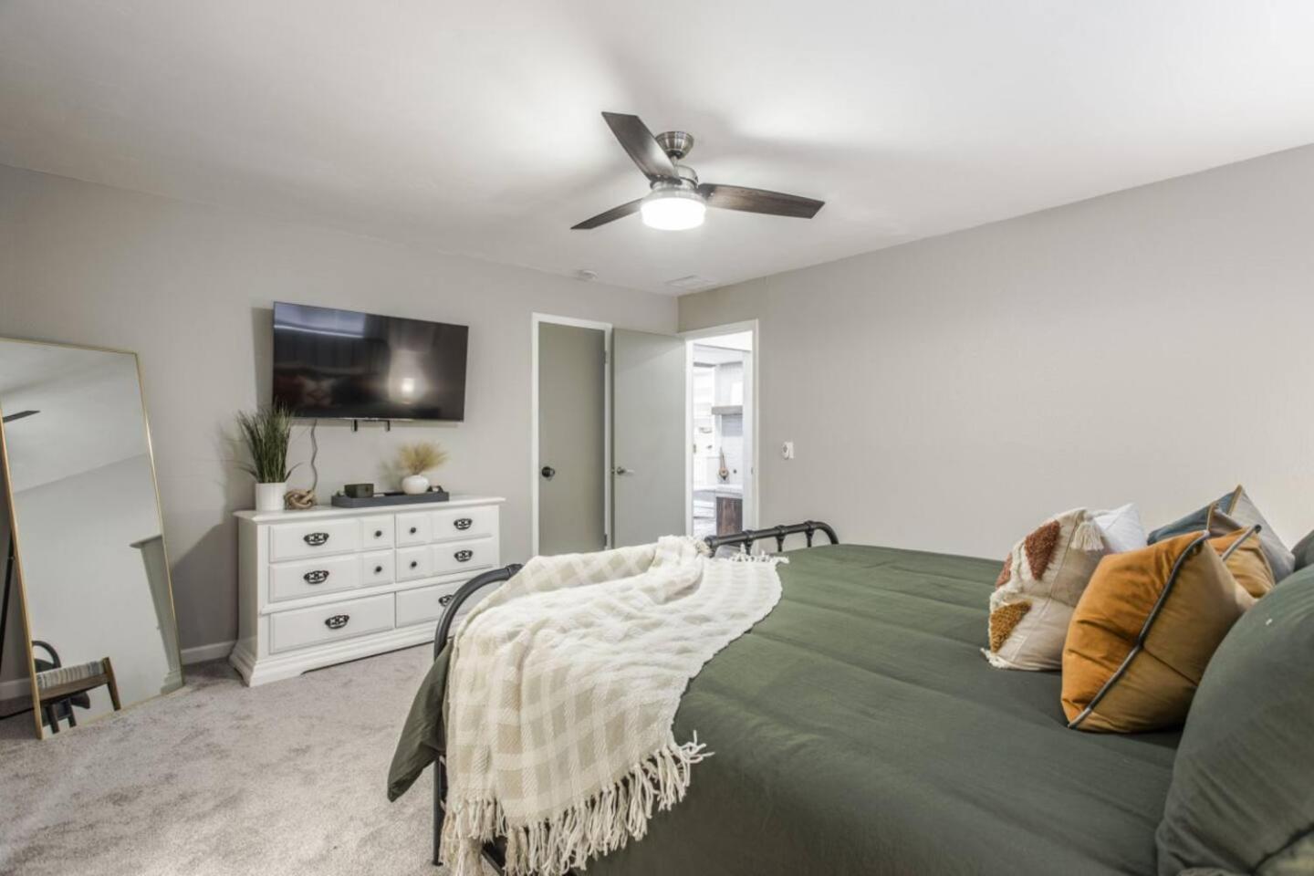 New Hummingbird Haven - Nw Okc, Billiards, Firepit Villa Oklahoma City Bagian luar foto