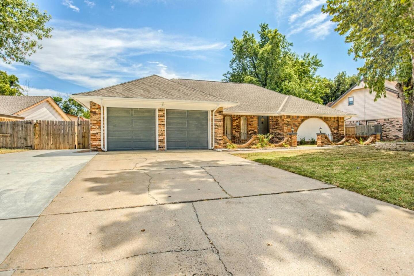 New Hummingbird Haven - Nw Okc, Billiards, Firepit Villa Oklahoma City Bagian luar foto