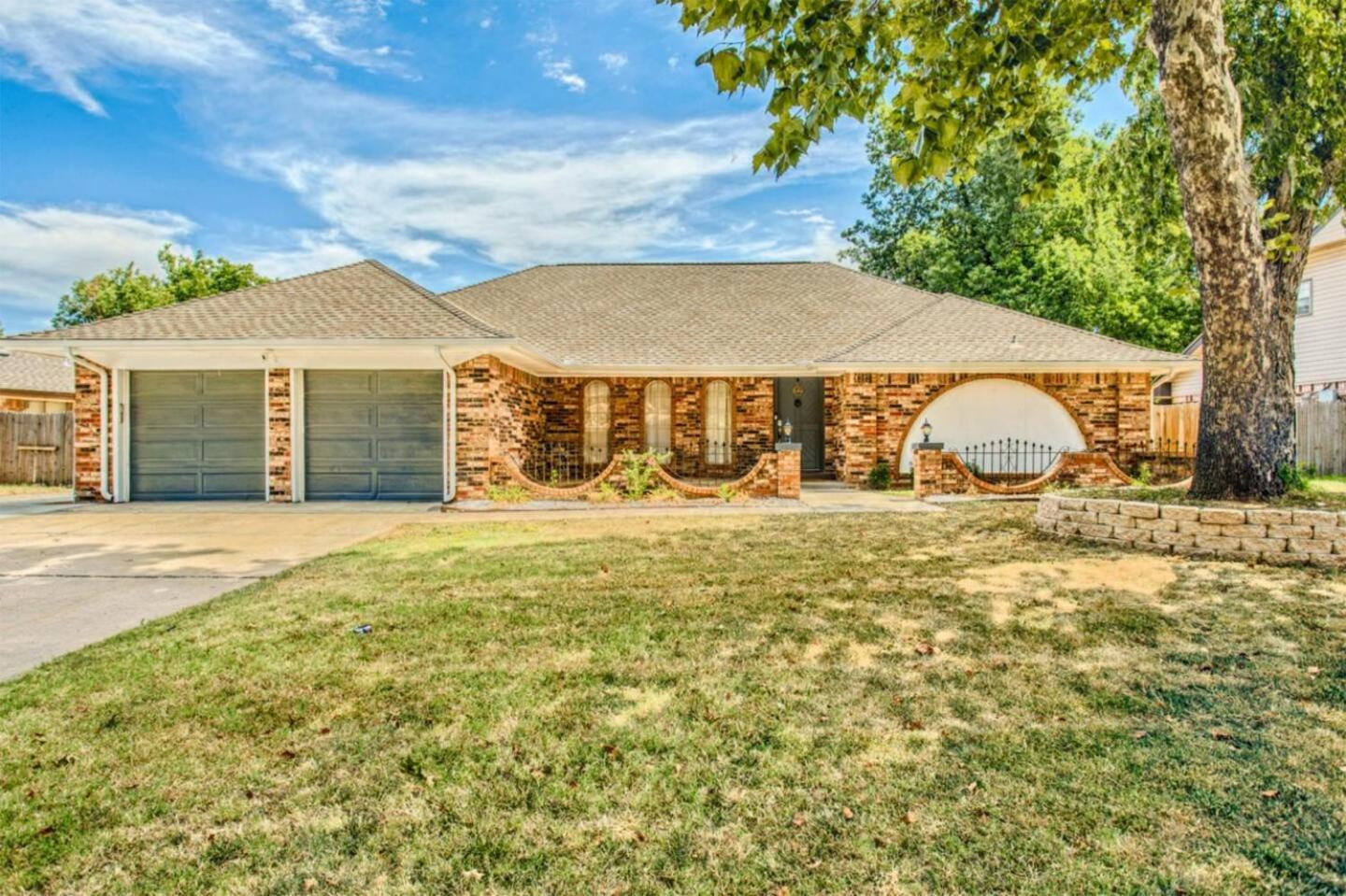 New Hummingbird Haven - Nw Okc, Billiards, Firepit Villa Oklahoma City Bagian luar foto